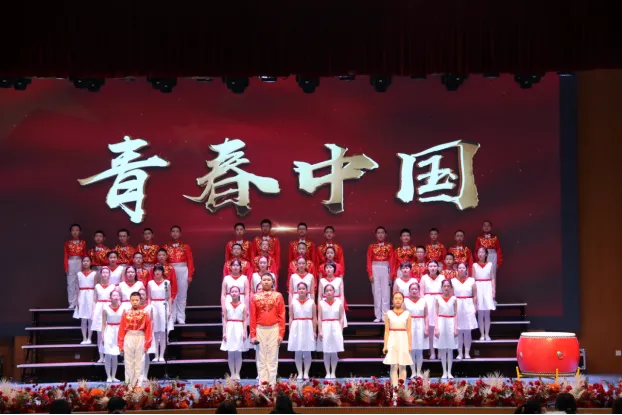 组织学生参加文艺汇演.png