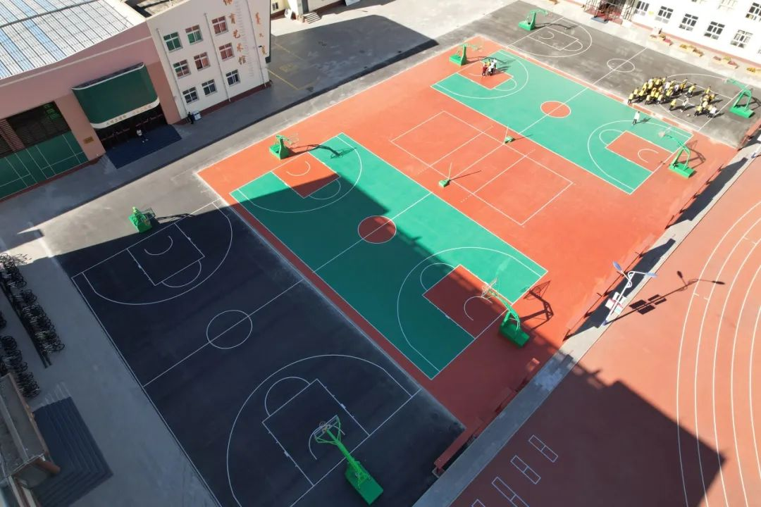 操场鸟瞰.png